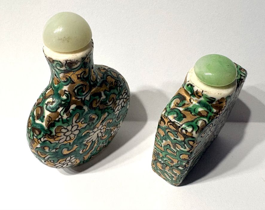 Par de frascos de rapé /Snuff bottles asiáticos vintage pintados à mão