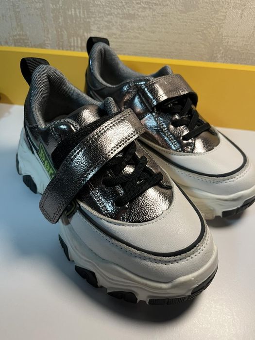 Кросівки стильні