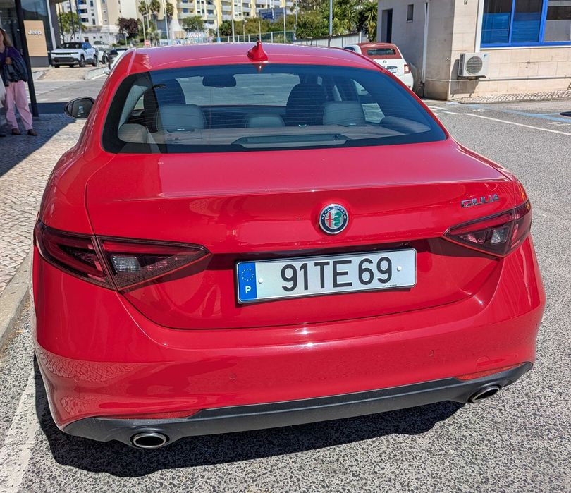 Carro Alfa Romeu Julia JTD 180cv