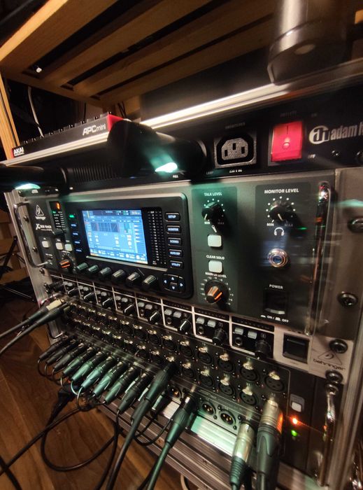 Behringer X32 Rack (Como nova)