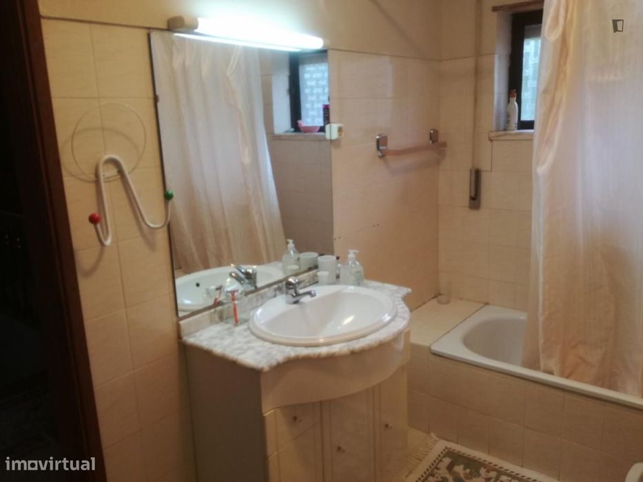 Quarto - localizado em São Martinho de Bispo Coimbra