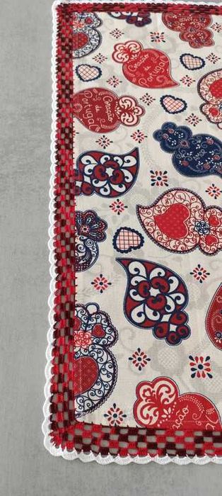Toalha de Mesa Típica Portuguesa – Corações de Viana