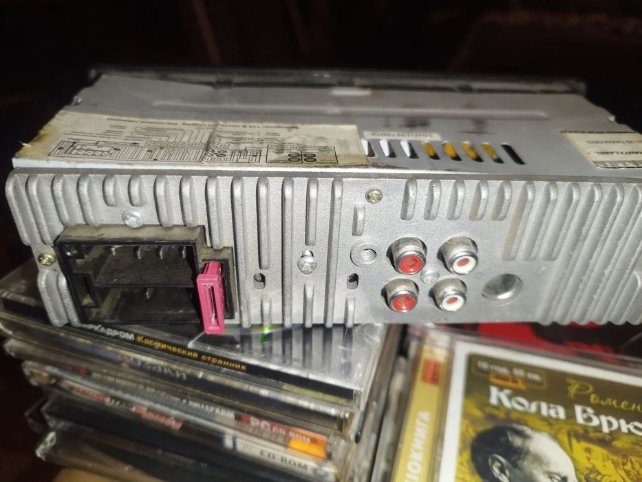 Продам автомагнитолу стан не відомий за 100 гривень.