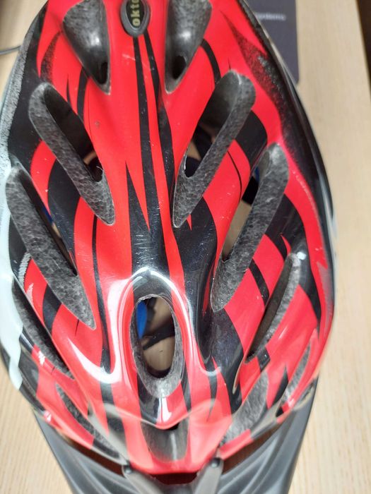 Capacete de ciclismo em muito bom estado