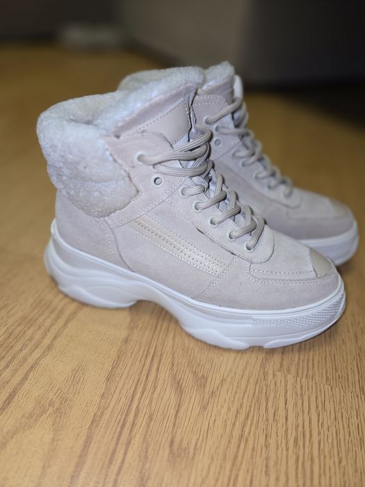 Зимове жіноче взуття, 36 розмір