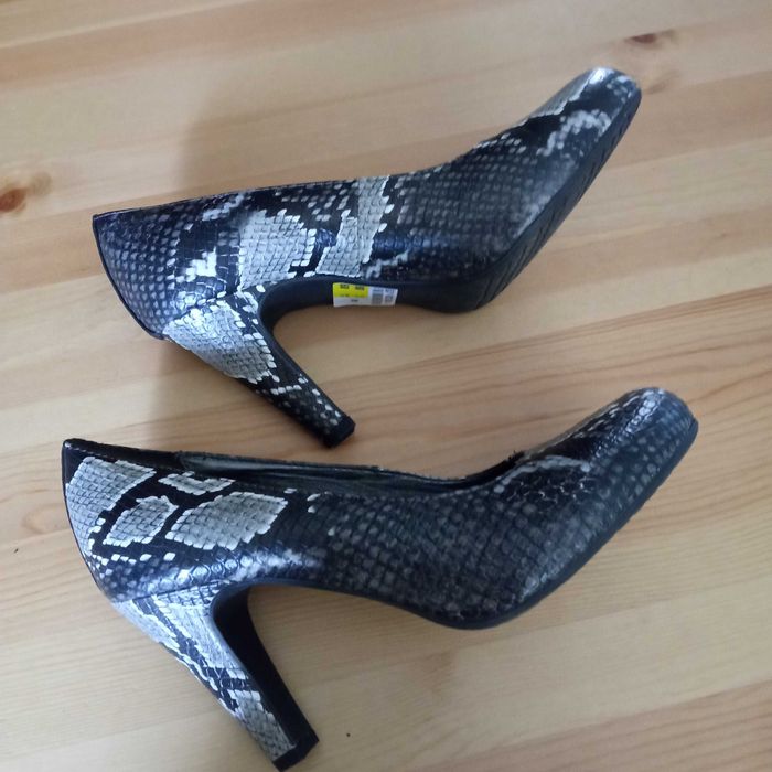 Nowe  stylowe  buty 39,5