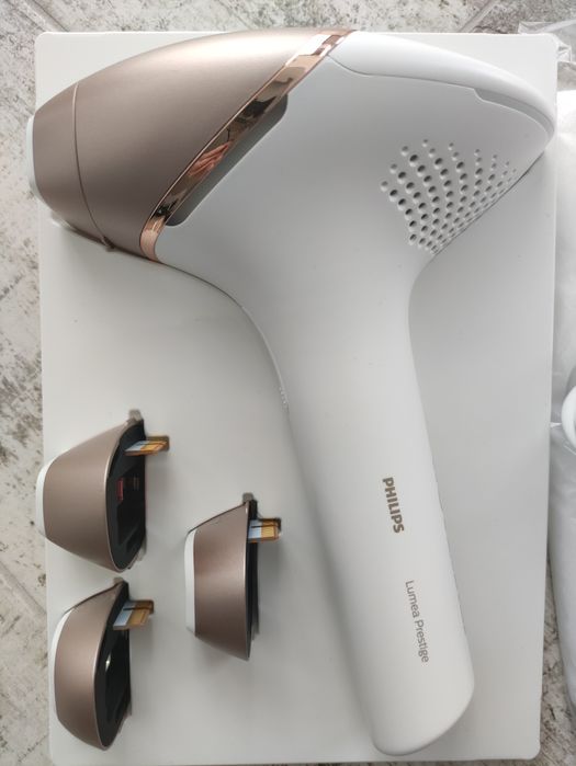 Фотоєрілятор Philips Lumea Prestige BRI 956