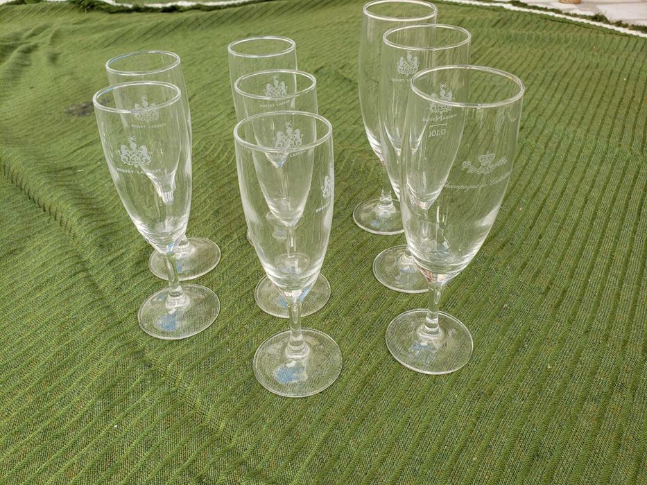 Conjunto de Cálices transparentes com pé de vários tamanhos e formas