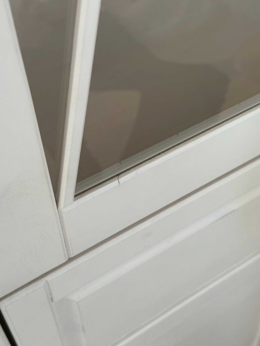 Biała witryna sosnowa | outlet, otarcia, ubicia, taniej o 2200 zł !