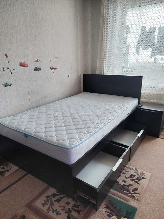 Продам ліжко з матрацом..