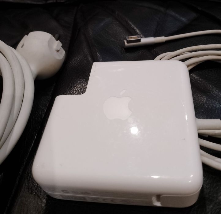 Adaptador corrente MagSafe 60W e cabo, da marca Apple