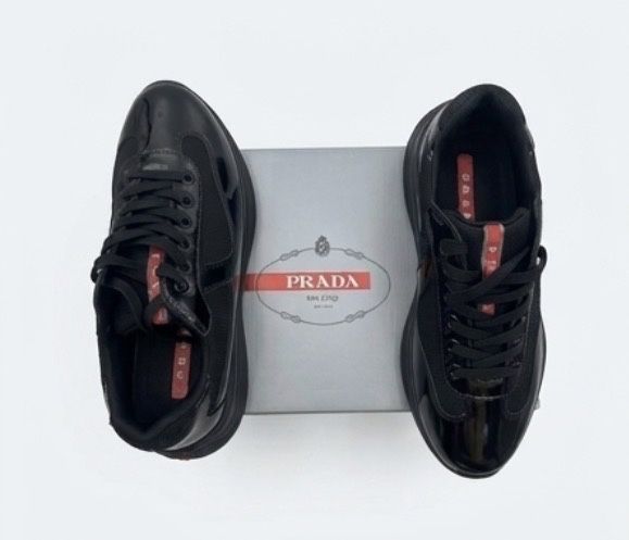 Prada cup preto brilhante