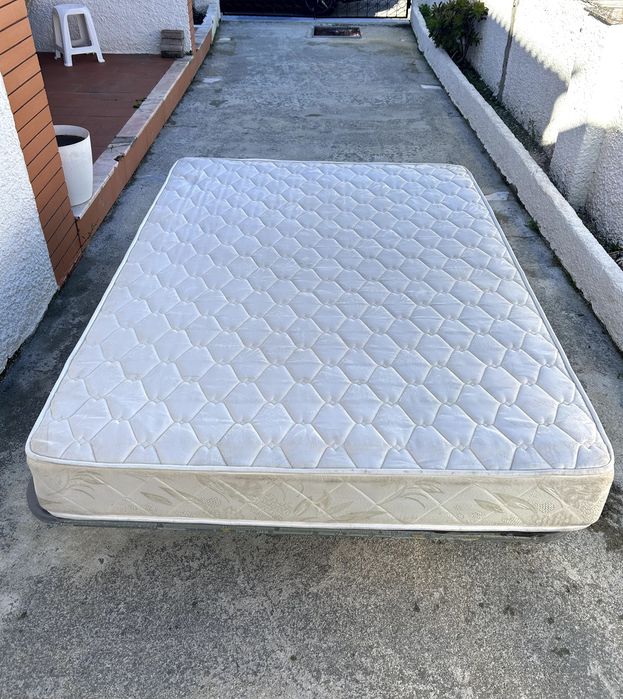 Colchão 140x190 cm + Estrado