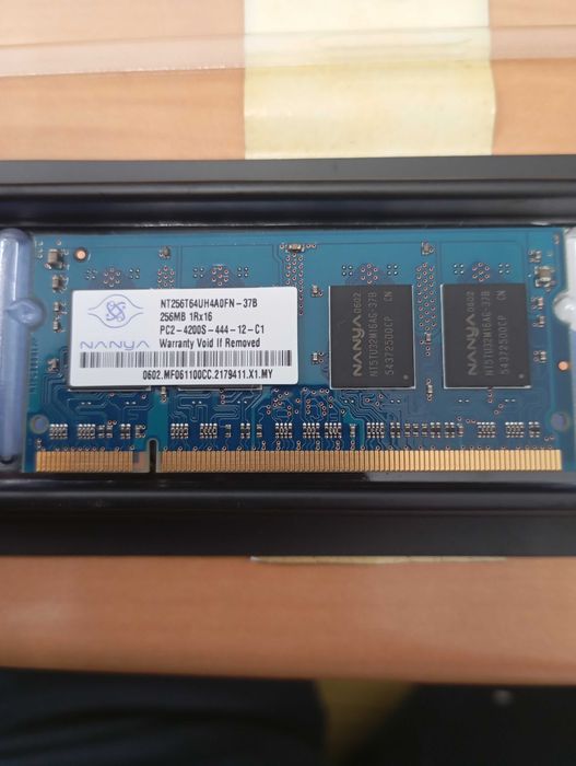 Memória RAM SO-DIM DDR2 256 MB Nanya NT256T64UH4AOFN-37 B