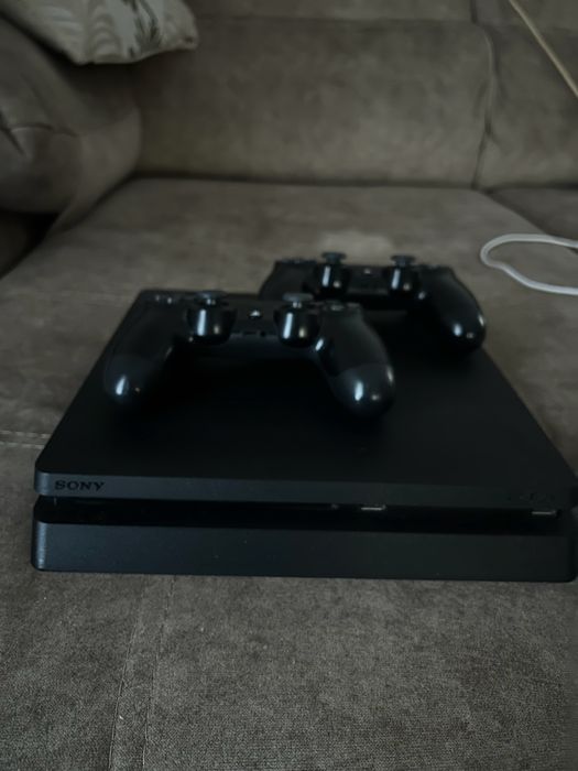 Playstation 4 1TB + 2 comandos - como nova