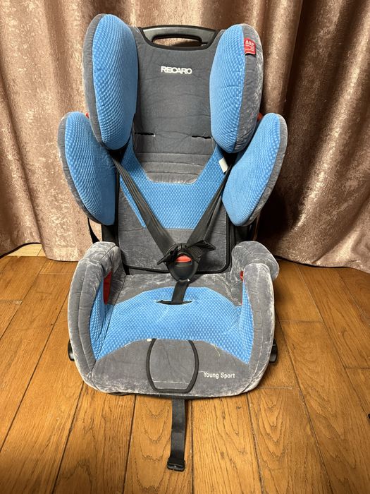 дитяче автомобільне крісло Recaro