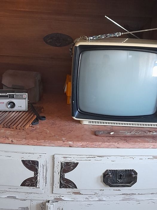 Móvel arte nova a precisar de algum restauro