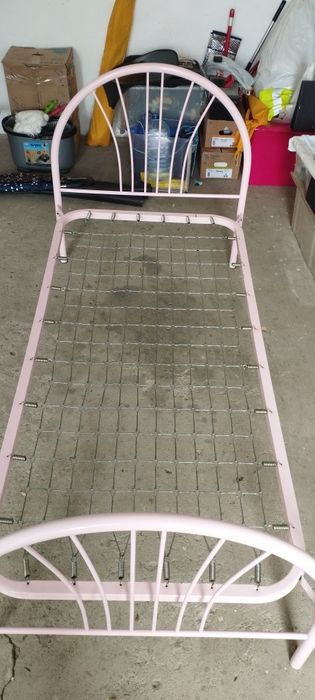 Cama solteiro em ferro431022654788085761