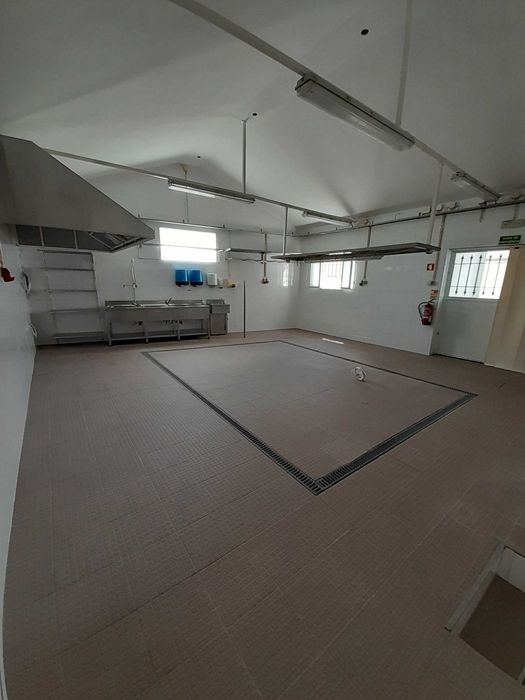 Armazém Industrial a 2,5km da A16