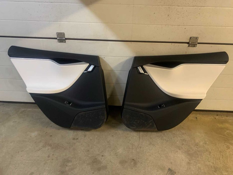 Сидіння tesla model Y та model S