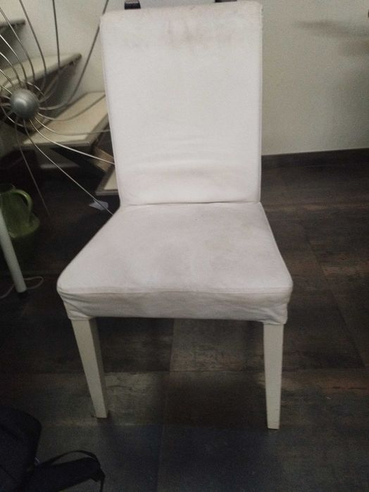 Mesa de jantar com estilo e 4 cadeiras.