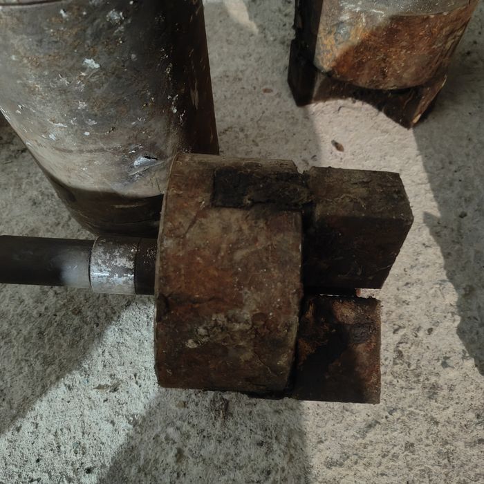 Винт регулировочный на прес кривошипный, серьга на фрезерный.