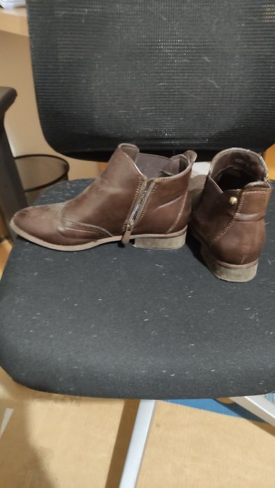 Botas castanhas usadas