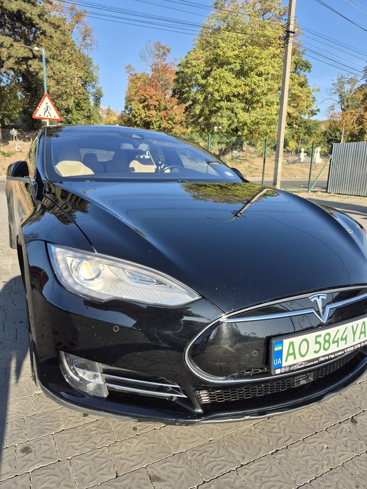 Тесла model S 85D