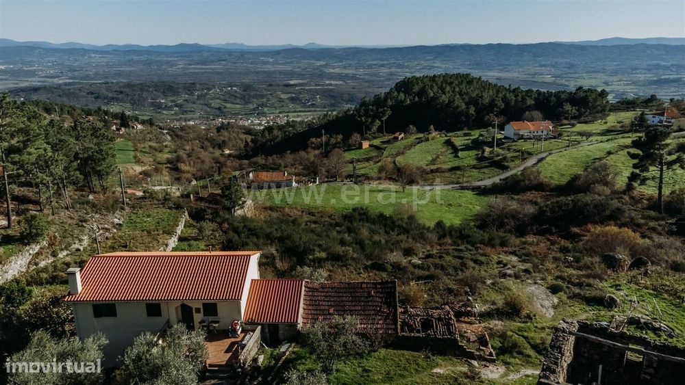 Plot of land with ruin / Covilhã, Vila do Carvalho