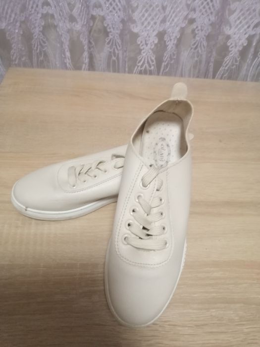 Продам детскую обувь.