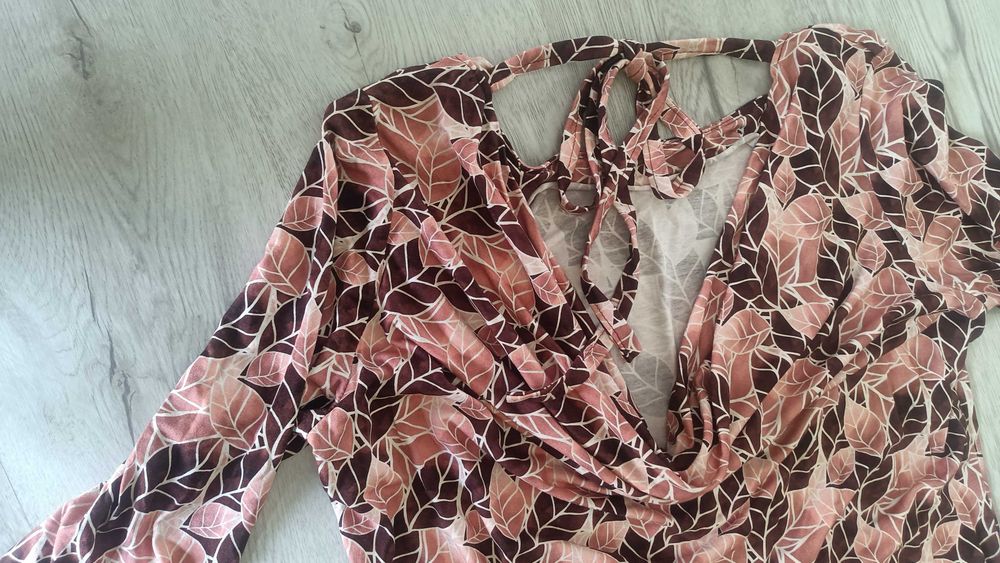 Bluzka dekolt na plecach, wzór liście boho