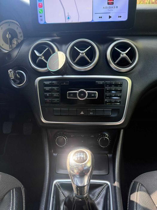 MERCEDES BENZ A180 - Apple CarPlay