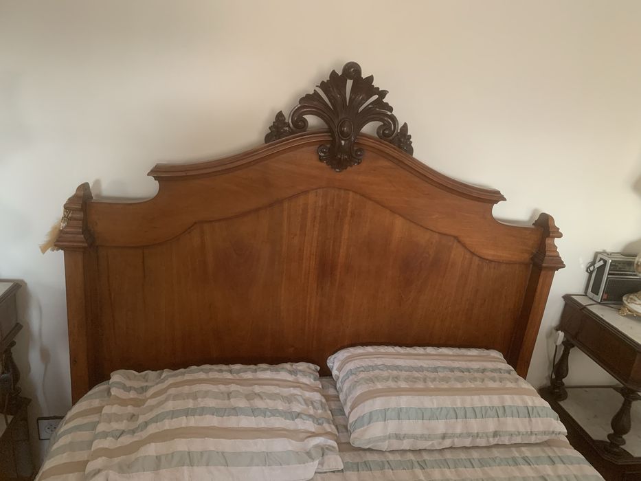 Cama romantica em vinhático e pau santo