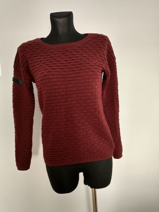 Bordowy sweterek