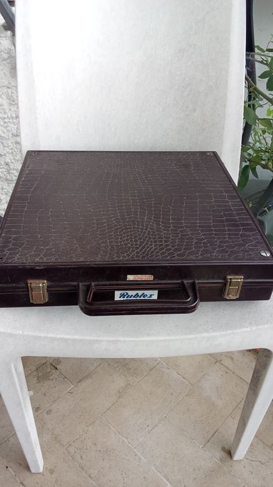 MALA TOILLETE  Mão e Ombro Boa Tudo Com Fechos Com 5 Fotos