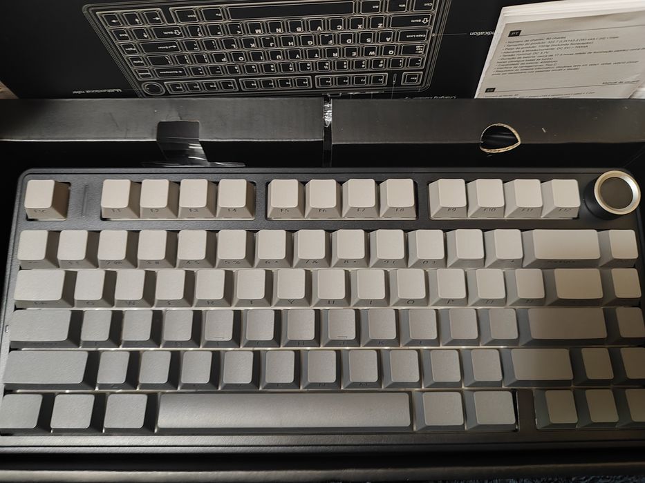 Aula f75 абсолютно нова