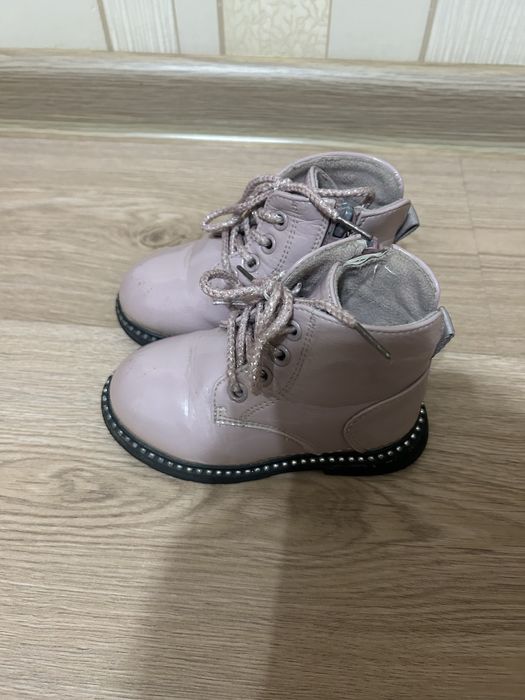 Продам ботінаи вечняні 23 розмір