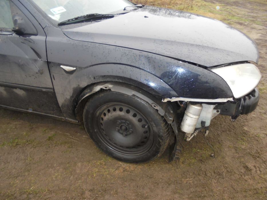 Ford Mondeo MK3 1.8 benzyna 125KM,  skóry, kolor  czarny na części