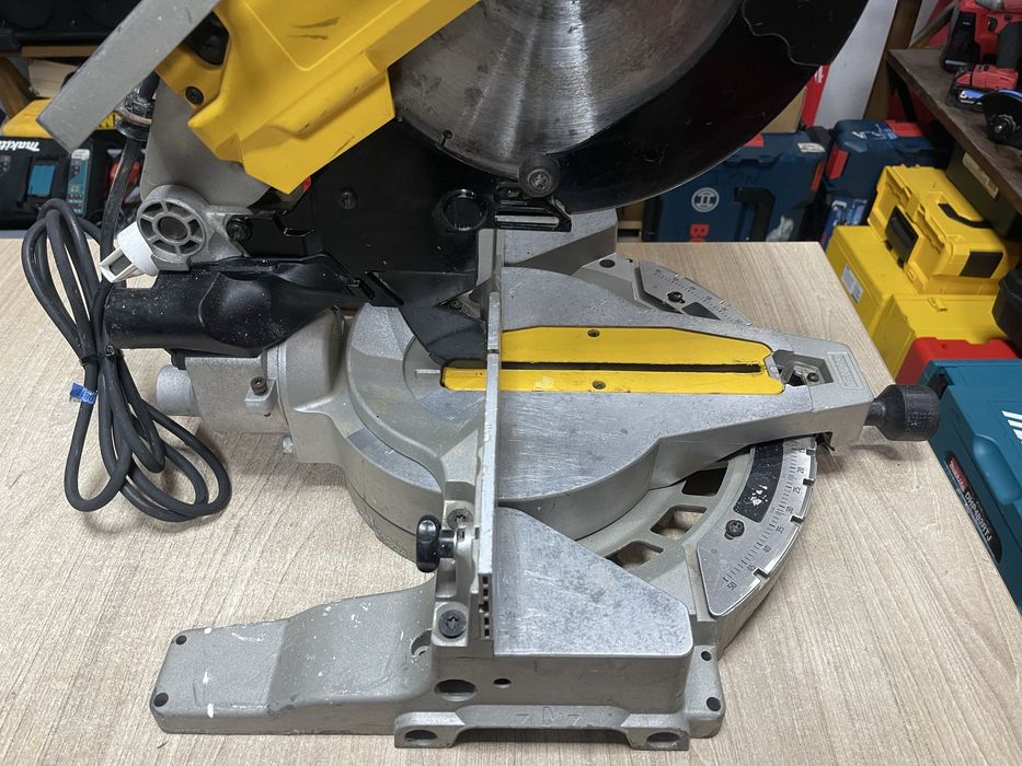 Dewalt D27113 / комбінована дискова пила Девольт