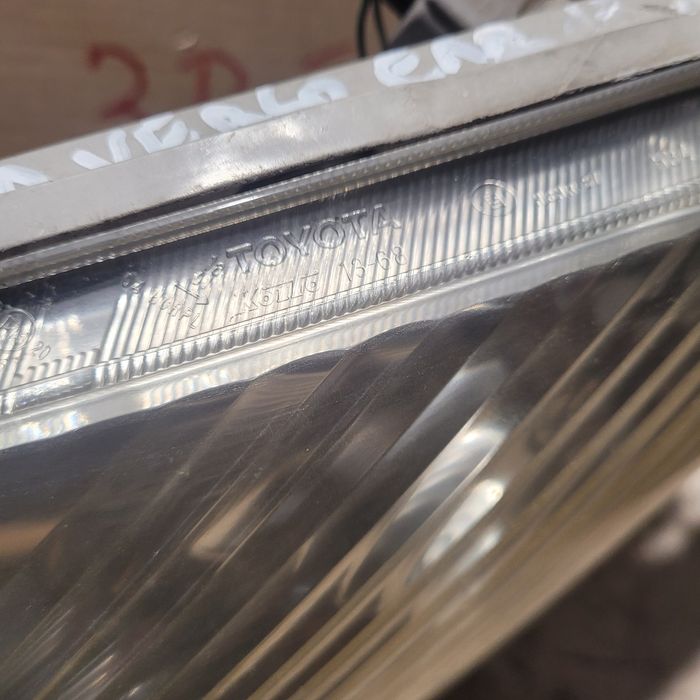 Lampa przód lewa Toyota Corolla Verso I E12 2003r oryginał