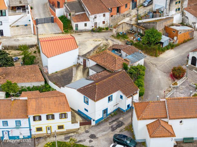 Moradia para remodelar, situada na tranquila localidade de Maçussa