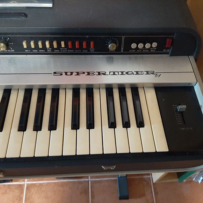 Orgão Eko Supertiger 61