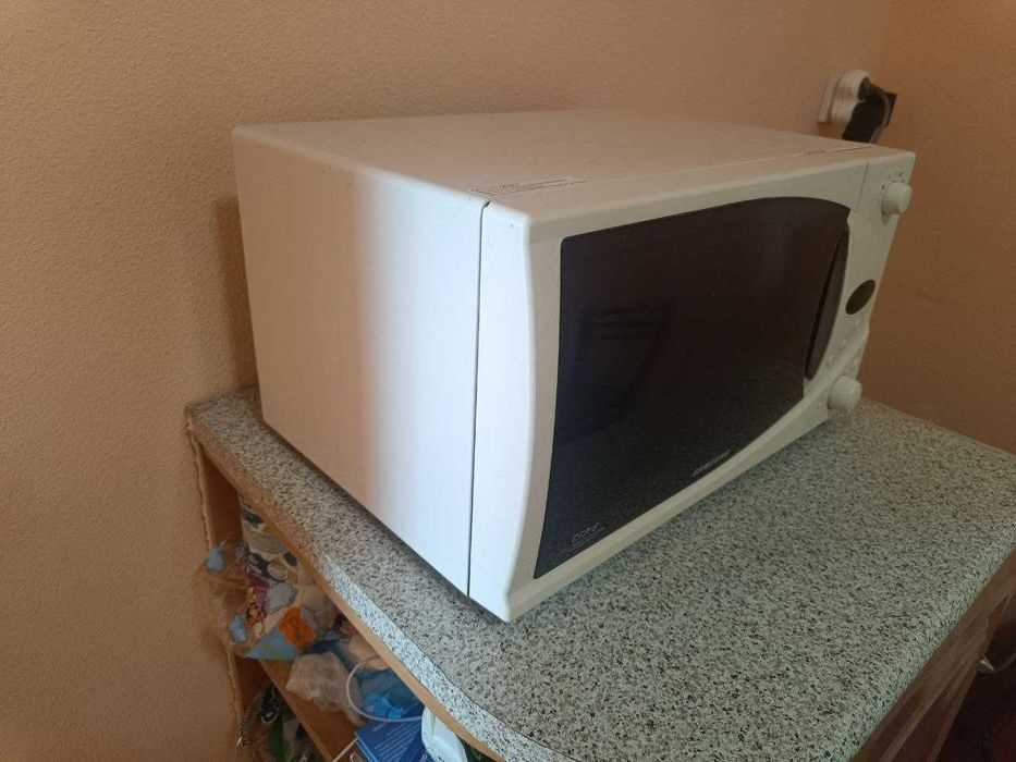Мікрохвильова піч Samsung CE2774R (працююча) // ціна договірна