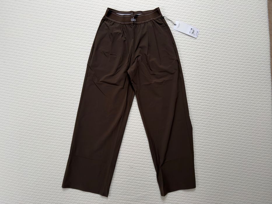Оригінальні жіночі штани Alo Yoga Suit Up Trouser • Espresso • S