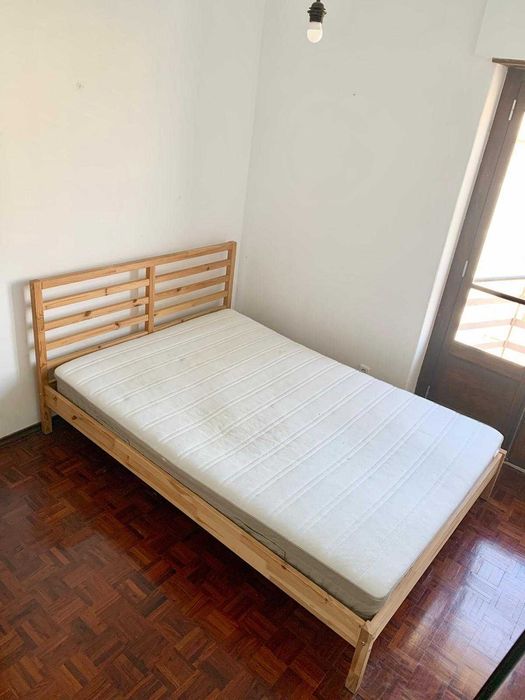 Vendo cama + colchão de 140cm x 200cm.