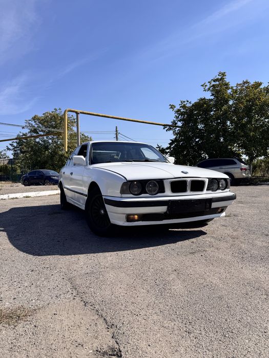 bmw e34. m50b20.
