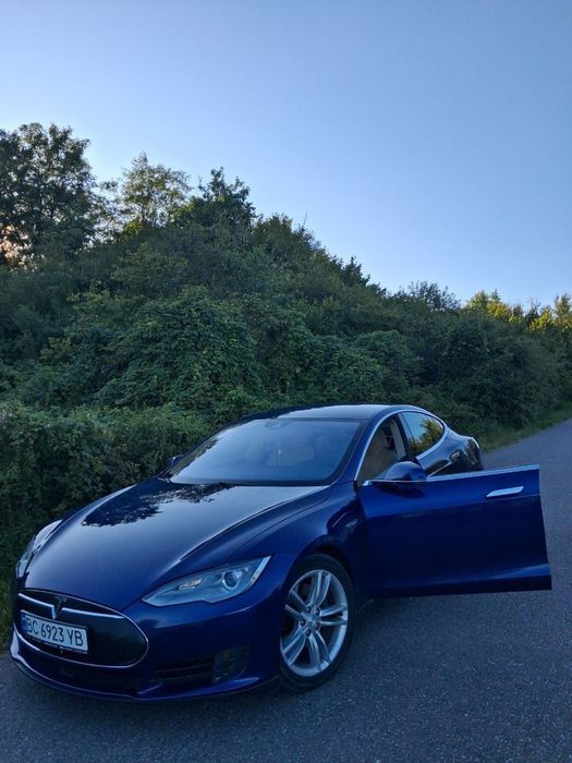 Tesla Model S 2015