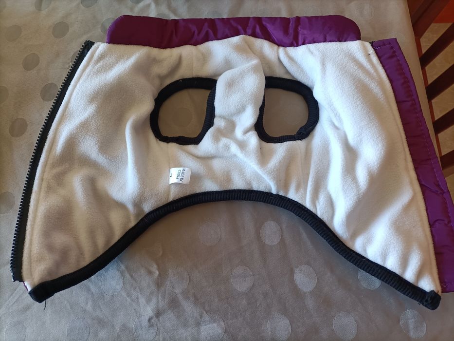 Capa com arnês para cão