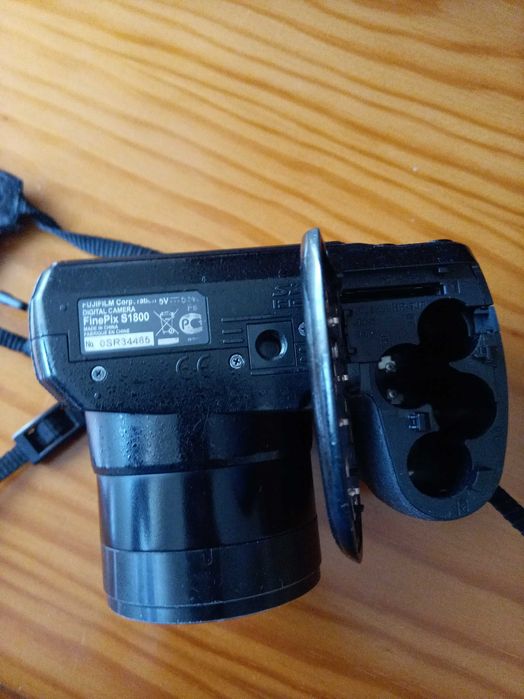 FUJIFILM FINEPIX S (Bridge/Semi-profissional)