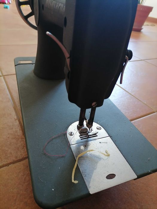 Máquina de costura antiga husqvarna